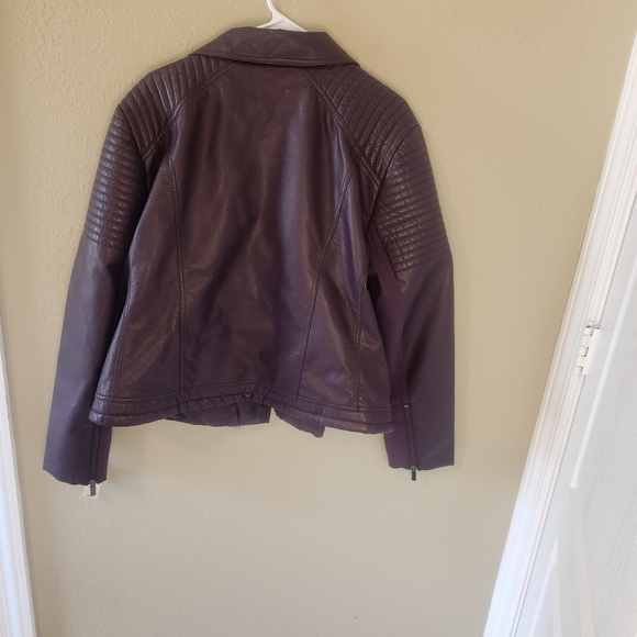 New York and Company maroon feaux leather jacket. Zipper in front and po… - Picture 3 of 13